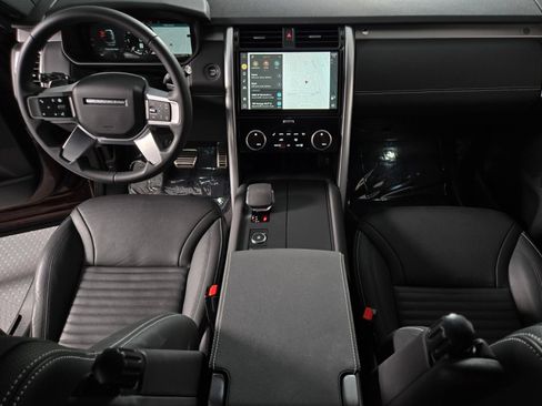 Used 2026 Land Rover Discovery Limited Edition AWD/4WD image 4