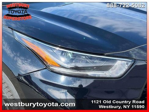 Used 2021 Toyota Highlander XLE image 12