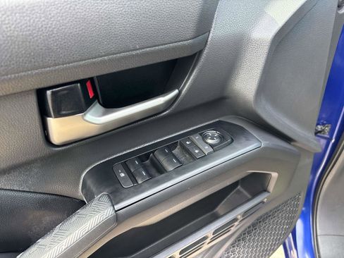 Certified 2025 Toyota Tacoma TRD Off-Road image 15