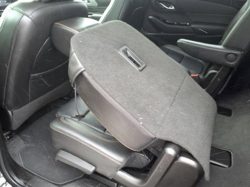 Used 2020 Chevrolet Traverse LT w/ LT Premium Package image 9