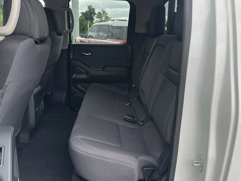 Used 2024 Nissan Frontier SV w/ Hardbody Edition image 11