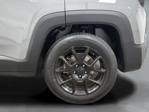 Used 2020 Jeep Renegade Altitude FWD image 27