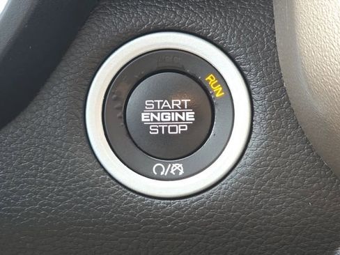 Used 2019 RAM 1500 Laramie AWD/4WD image 16