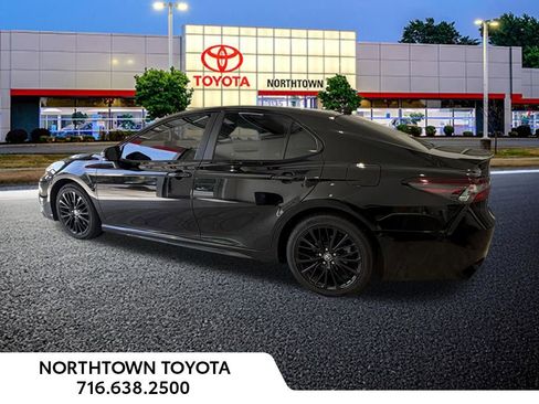 Used 2022 Toyota Camry SE w/ Convenience Package FWD image 3