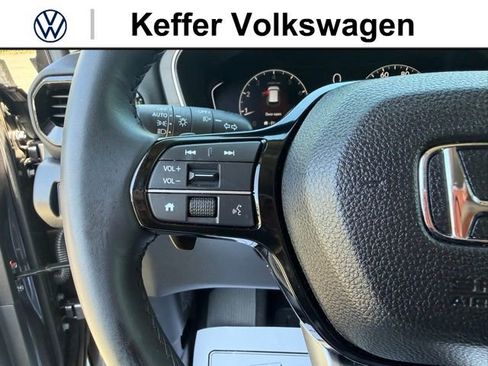 Used 2025 Honda Pilot Touring image 17