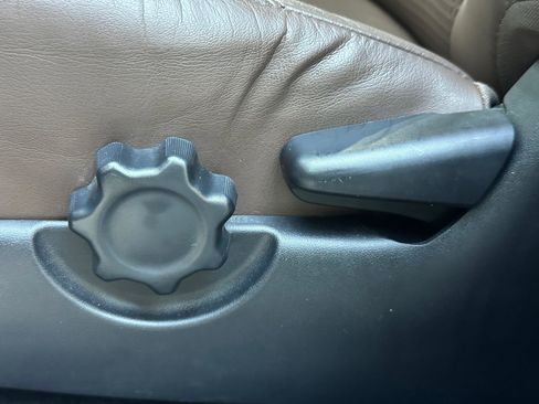 Used 2018 Toyota Tacoma Limited image 22