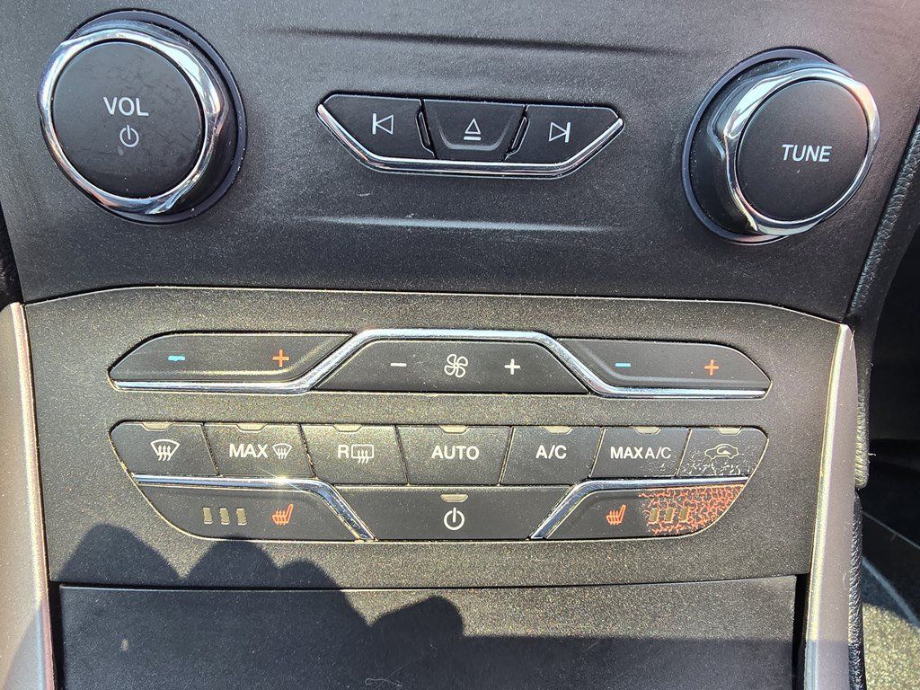 Used 2016 Ford Edge SEL w/ Canadian Touring Package AWD/4WD image 14