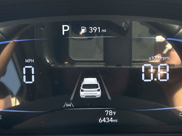 Certified 2025 Hyundai Venue SEL FWD image 25