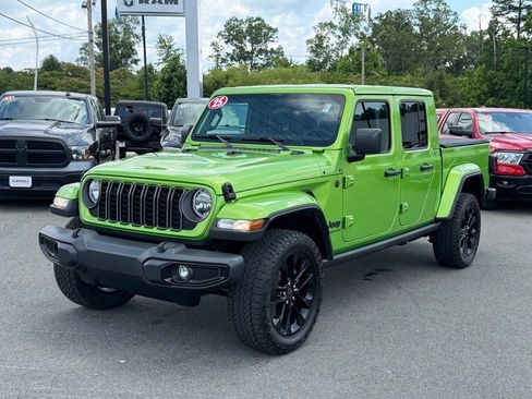 Used 2025 Jeep Gladiator Sport AWD/4WD image 8