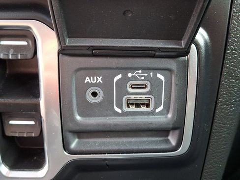 Used 2021 Jeep Wrangler Unlimited Sahara AWD/4WD image 21