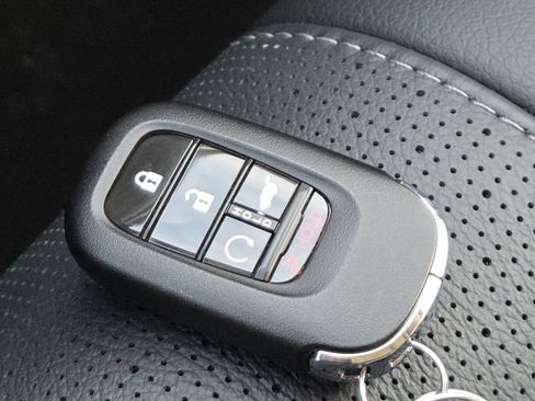 Used 2025 Honda Pilot Elite image 34