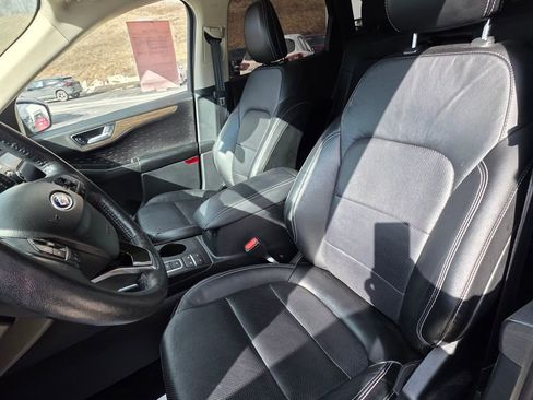 Used 2020 Ford Escape Titanium image 13