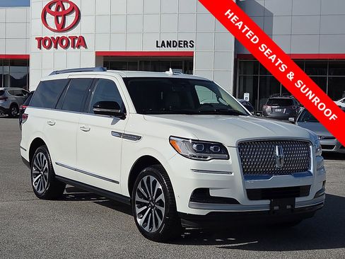Used 2022 Lincoln Navigator Reserve image 1