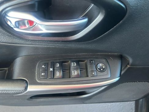 Used 2020 Jeep Cherokee Latitude Plus AWD/4WD image 18