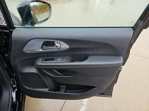 New 2026 Chrysler Pacifica Limited image 15