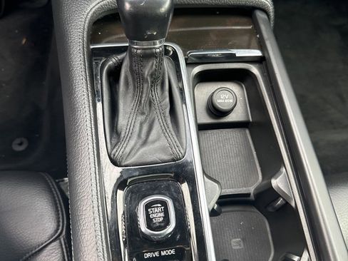 Used 2018 Volvo S90 T5 Momentum w/ Convenience Package image 18