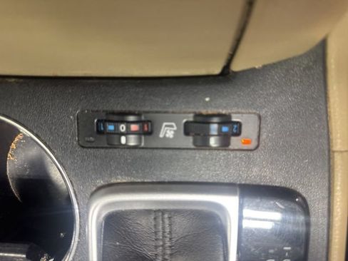Used 2016 Toyota Highlander Limited FWD image 19