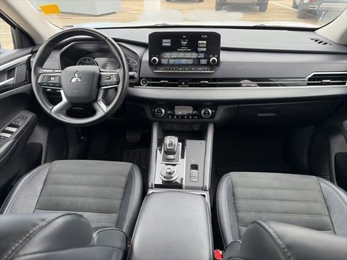 Used 2024 Mitsubishi Outlander SE image 9