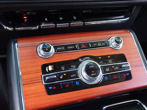 Used 2024 Lincoln Aviator Reserve w/ Equipment Group 201A RWD image 31