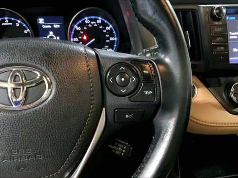 Used 2018 Toyota RAV4 XLE image 24