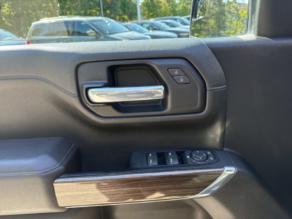 Used 2021 Chevrolet Silverado 1500 LT AWD/4WD image 15