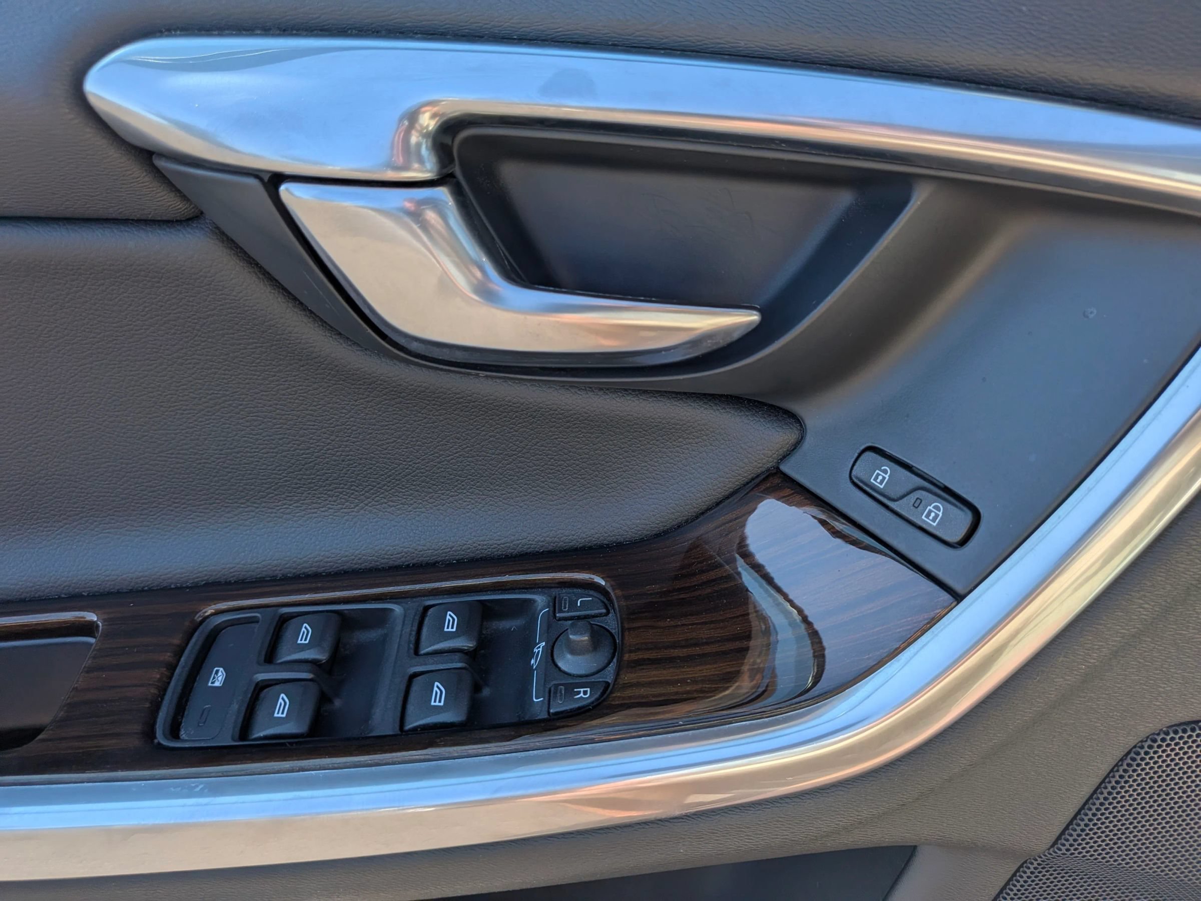 Used 2015 Volvo S60 T5 Platinum FWD image 25