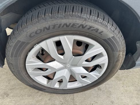 Used 2020 Toyota C-HR LE FWD image 17