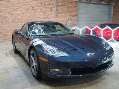 Used 2013 Chevrolet Corvette Coupe w/ 4LT Preferred Equipment Group RWD image 4