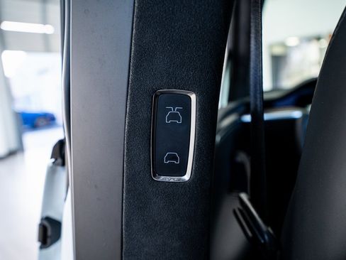 Used 2022 Tesla Model X image 54