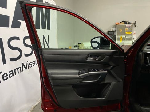 Used 2023 Nissan Pathfinder SL w/ SL Premium Package image 9