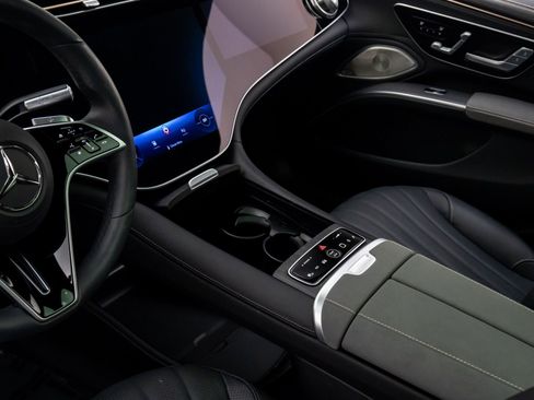 Used 2022 Mercedes-Benz EQS 580 4MATIC Sedan image 11