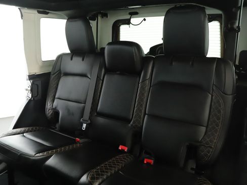 Used 2022 Jeep Wrangler Unlimited Sahara AWD/4WD image 6