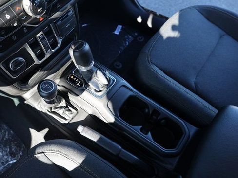 New 2025 Jeep Gladiator Sport image 23