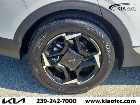 Certified 2026 Kia Sportage EX w/ EX Panorama Roof Package FWD image 9