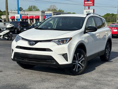 Used 2017 Toyota RAV4 LE image 2
