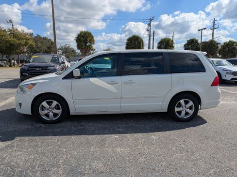 Used 2010 Volkswagen Routan SEL image 7