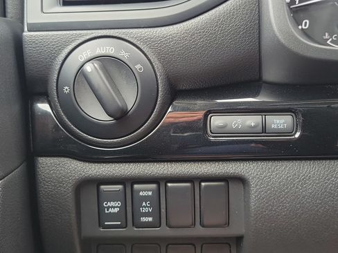 Used 2022 Nissan Titan SV w/ SV Convenience Package RWD image 24