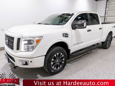 Used 2019 Nissan Titan PRO-4X w/ Pro-4x Convenience Package AWD/4WD image 2