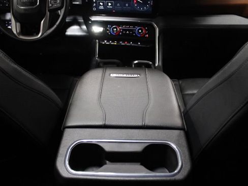 Used 2025 GMC Sierra 2500 Denali image 32