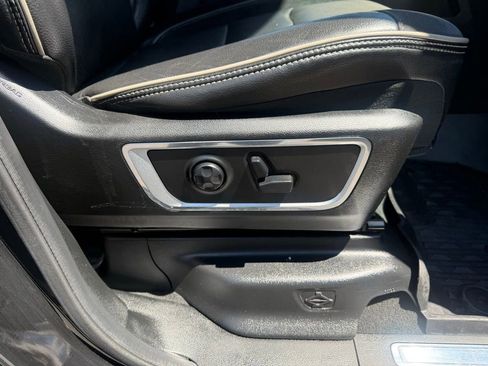 Used 2019 RAM 1500 Laramie AWD/4WD image 57