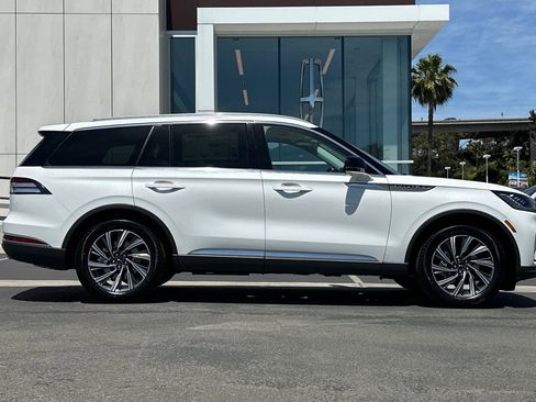 New 2026 Lincoln Aviator 2WD image 2