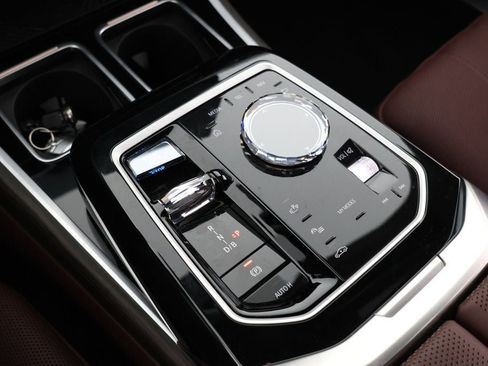 Used 2024 BMW i7 eDrive50 image 16