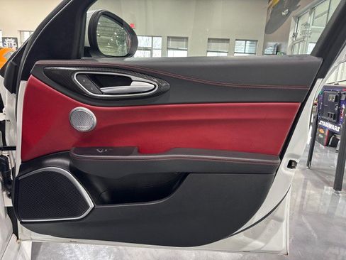 Used 2017 Alfa Romeo Giulia Quadrifoglio image 73