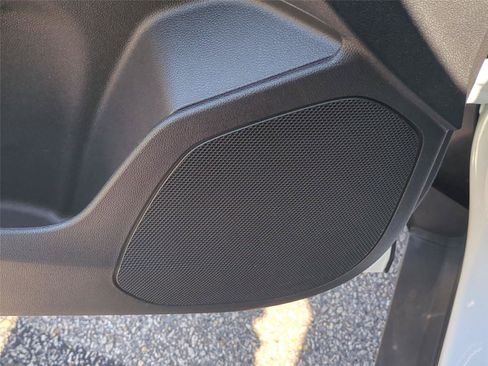 Used 2024 Chevrolet Trax RS w/ Sunroof Package FWD image 21