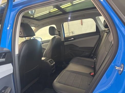 Certified 2023 Volkswagen Taos SE w/ Panoramic Sunroof Package image 18
