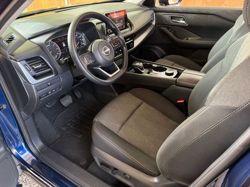 Used 2024 Nissan Rogue SV AWD/4WD image 2