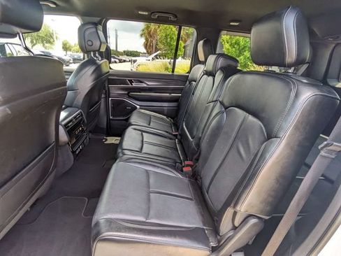 Used 2024 Jeep Wagoneer Series II w/ Flexible Seating Group AWD/4WD image 16