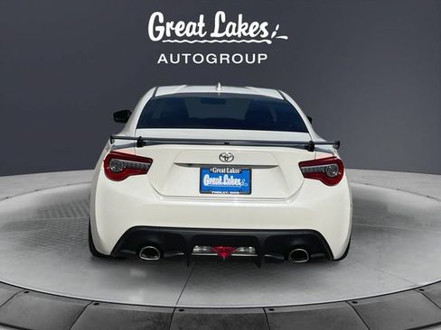 Used 2018 Toyota 86 RWD image 4
