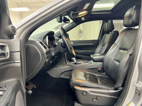 Used 2021 Jeep Grand Cherokee Limited image 21