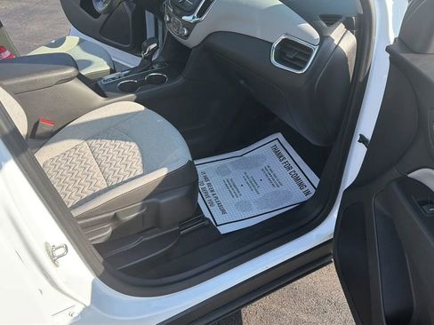 Used 2023 Chevrolet Equinox LS image 30